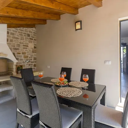 Apartment Moderne Radovan In